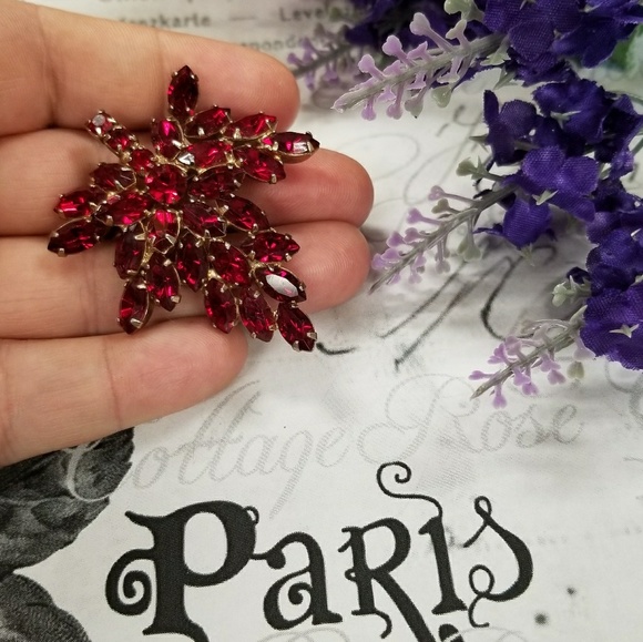 💜Amazing💖 VTG Leaf Brooch - Picture 1 of 8